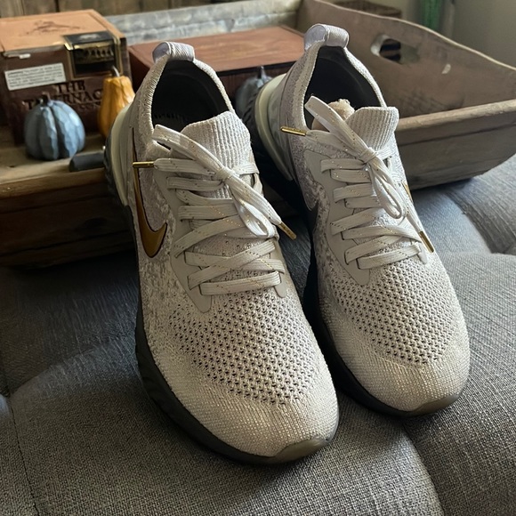 womens nike react flyknit 2